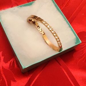 Bracelet with zircon